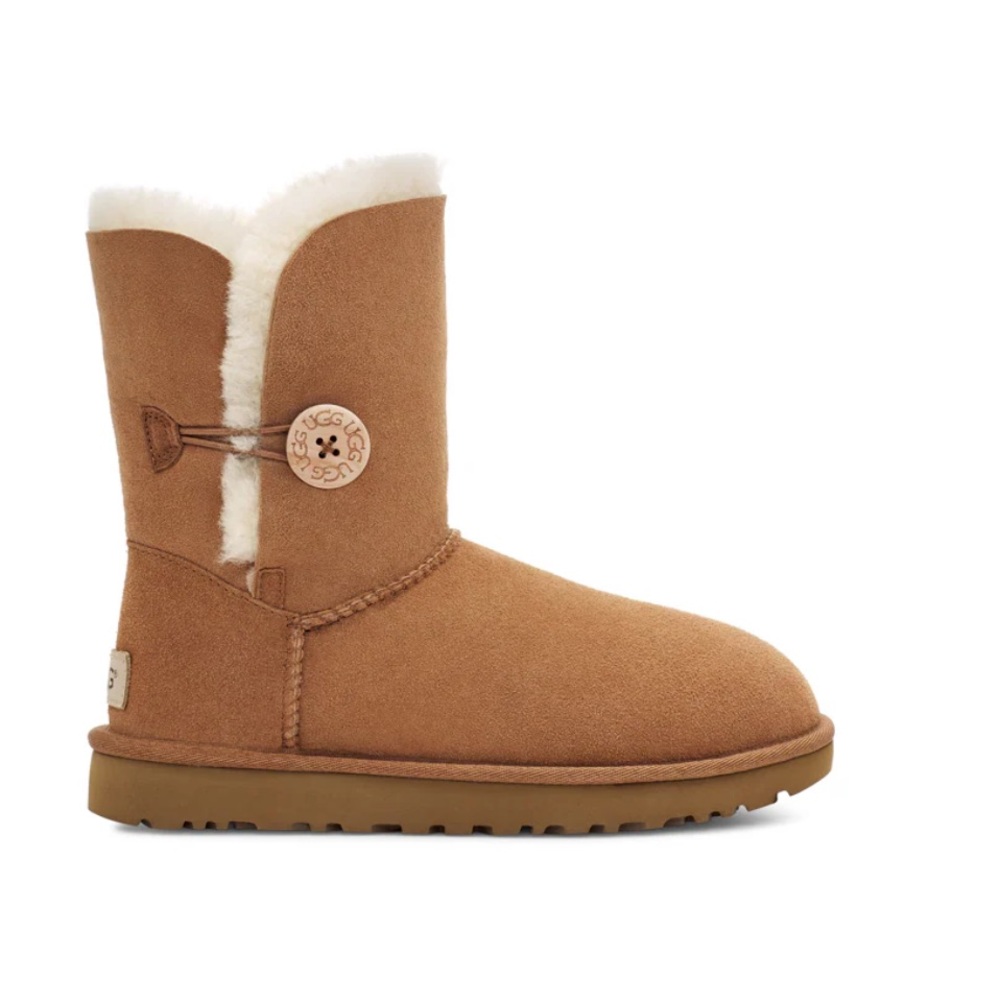 UGG WOMEN BAILEY BUTTON II CHESTNUT BOOKS